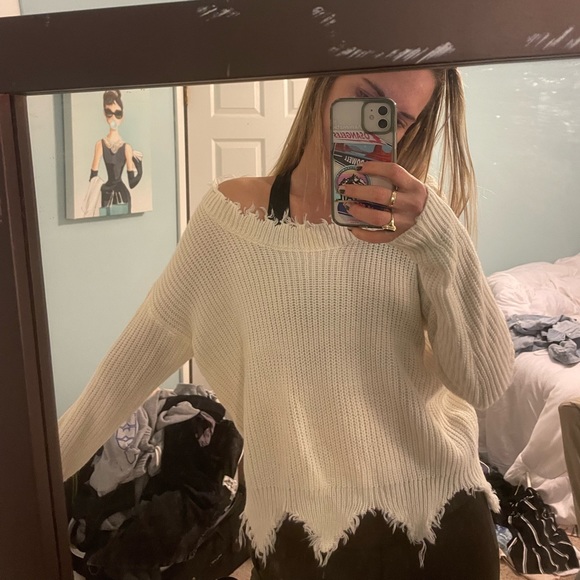 White sweater distressed - Picture 3 of 4